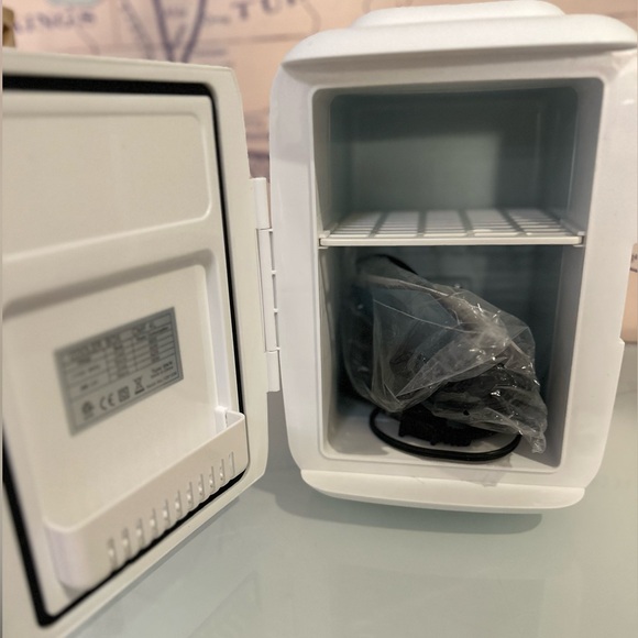 COOLULI Mini Fridge-White - Picture 6 of 6
